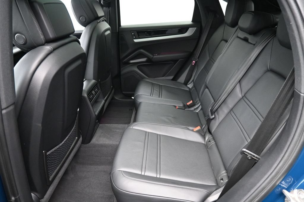 Certified 2025 Porsche Cayenne Coupe AWD/4WD image 7