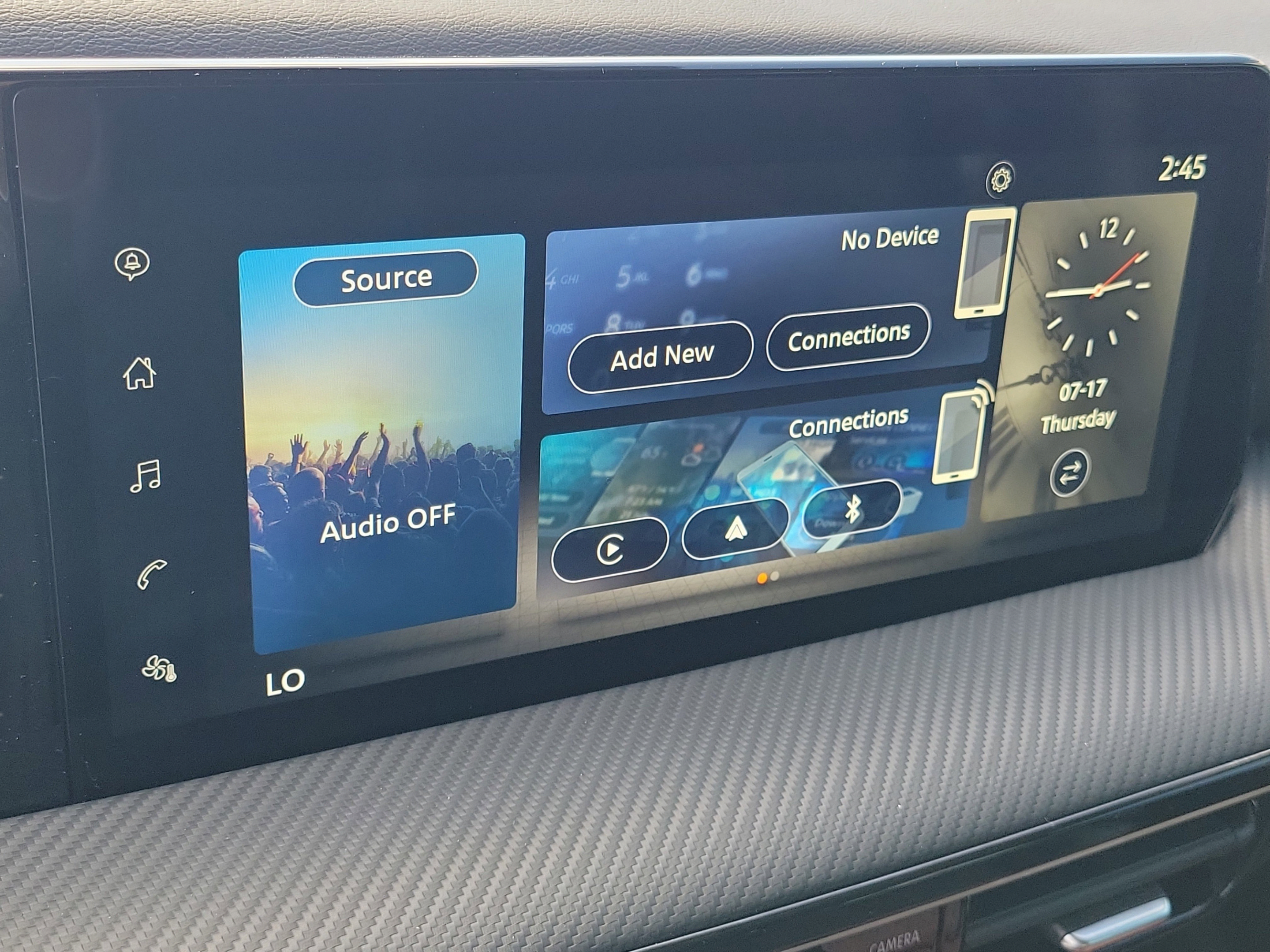 New 2025 Nissan Kicks SR FWD image 24