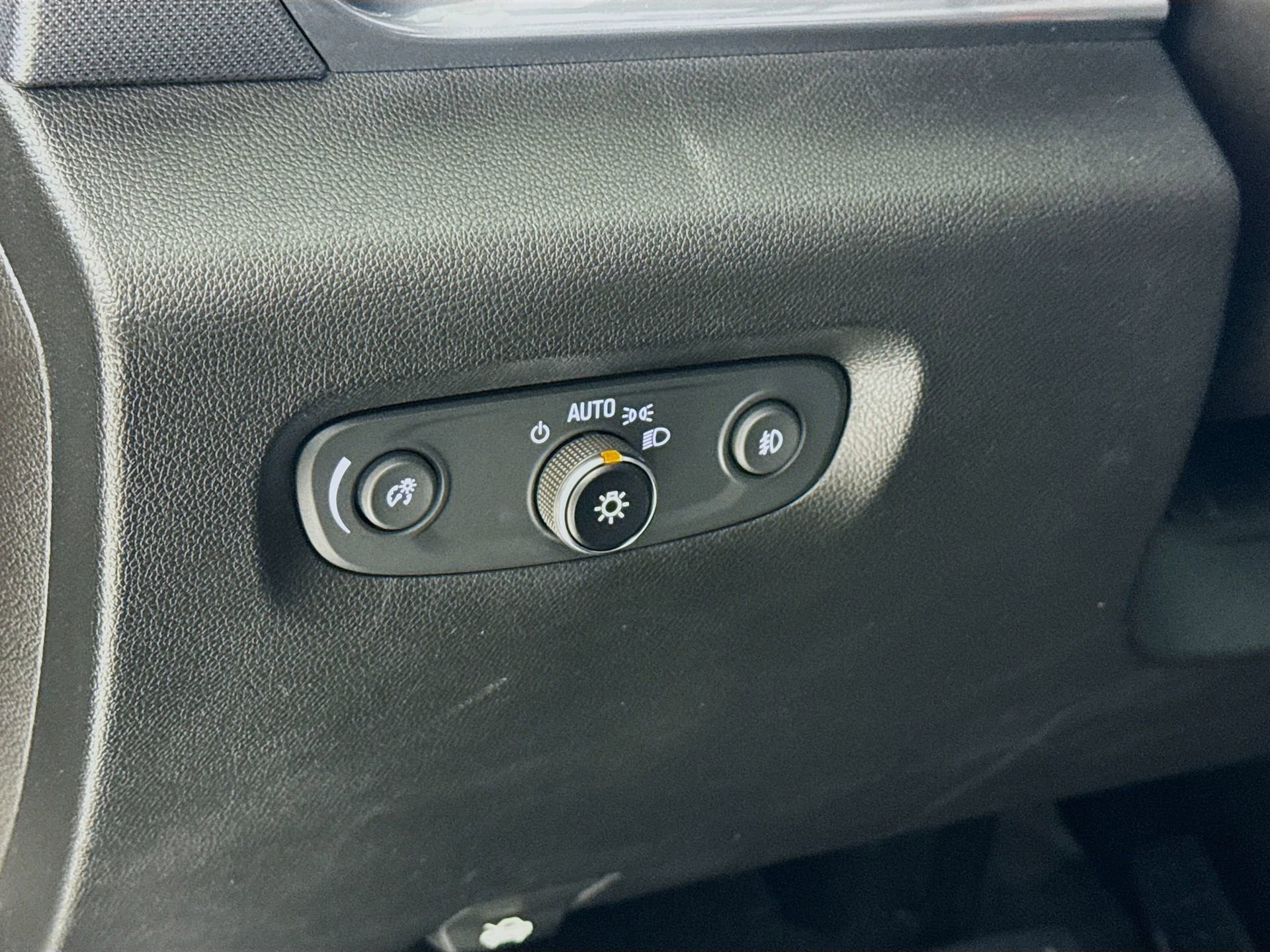 Used 2020 Chevrolet Traverse Premier image 11