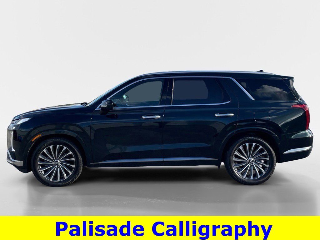 Used 2023 Hyundai Palisade Calligraphy image 3