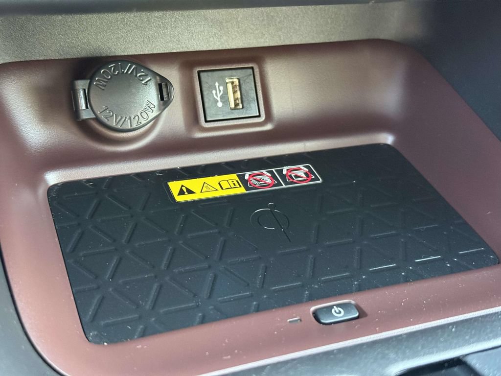 Used 2023 Toyota RAV4 Limited AWD/4WD image 27
