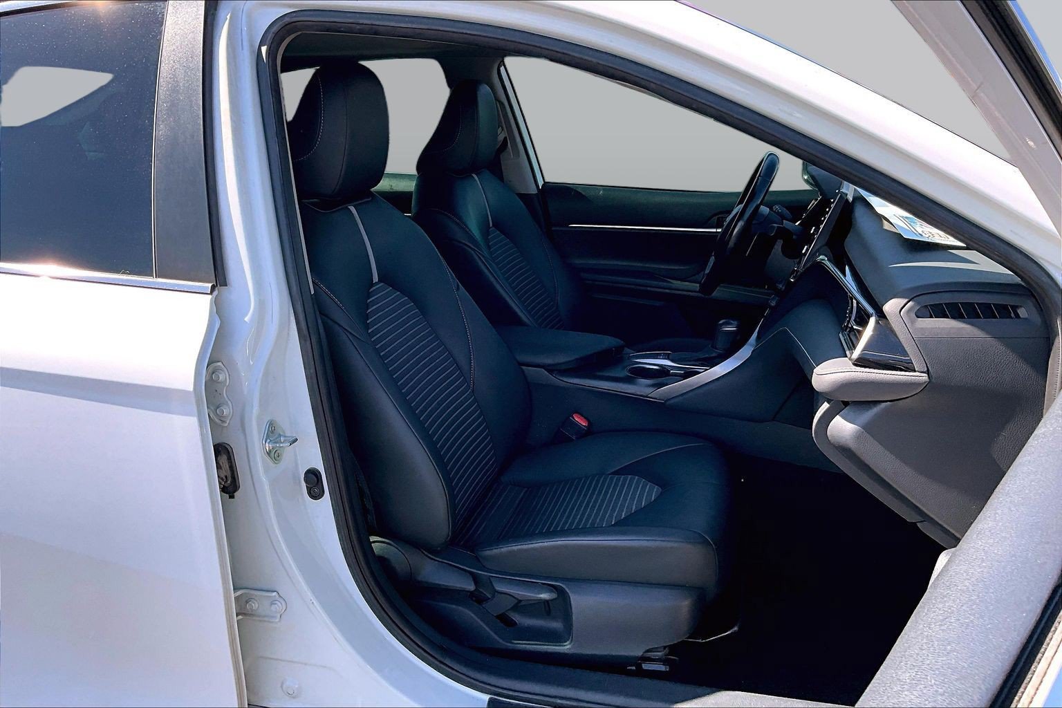 Used 2022 Toyota Camry SE w/ Audio Upgrade Package FWD image 7