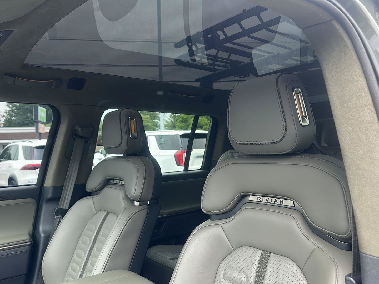 Used 2022 Rivian R1S Launch Edition AWD/4WD image 33