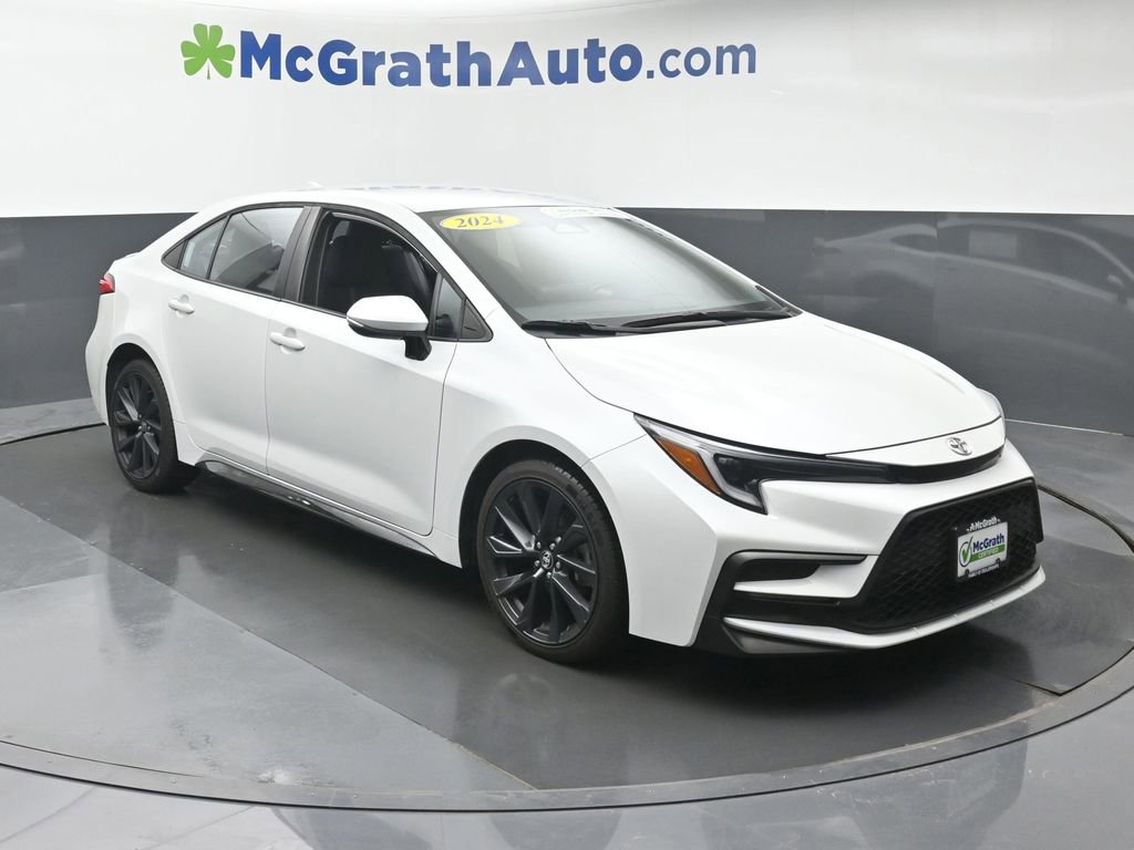 Used 2024 Toyota Corolla SE image 2