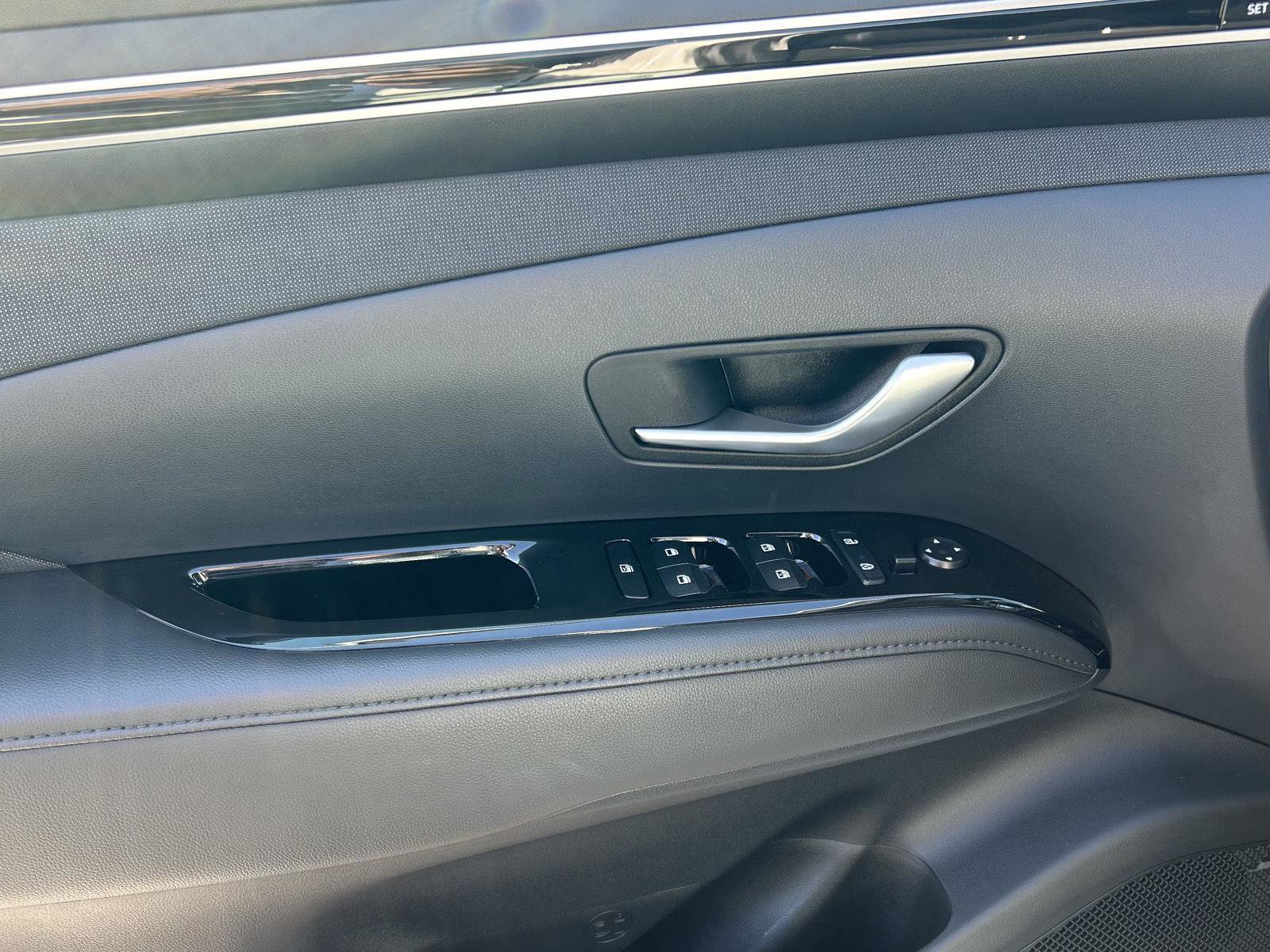 Used 2024 Hyundai Tucson Limited image 11