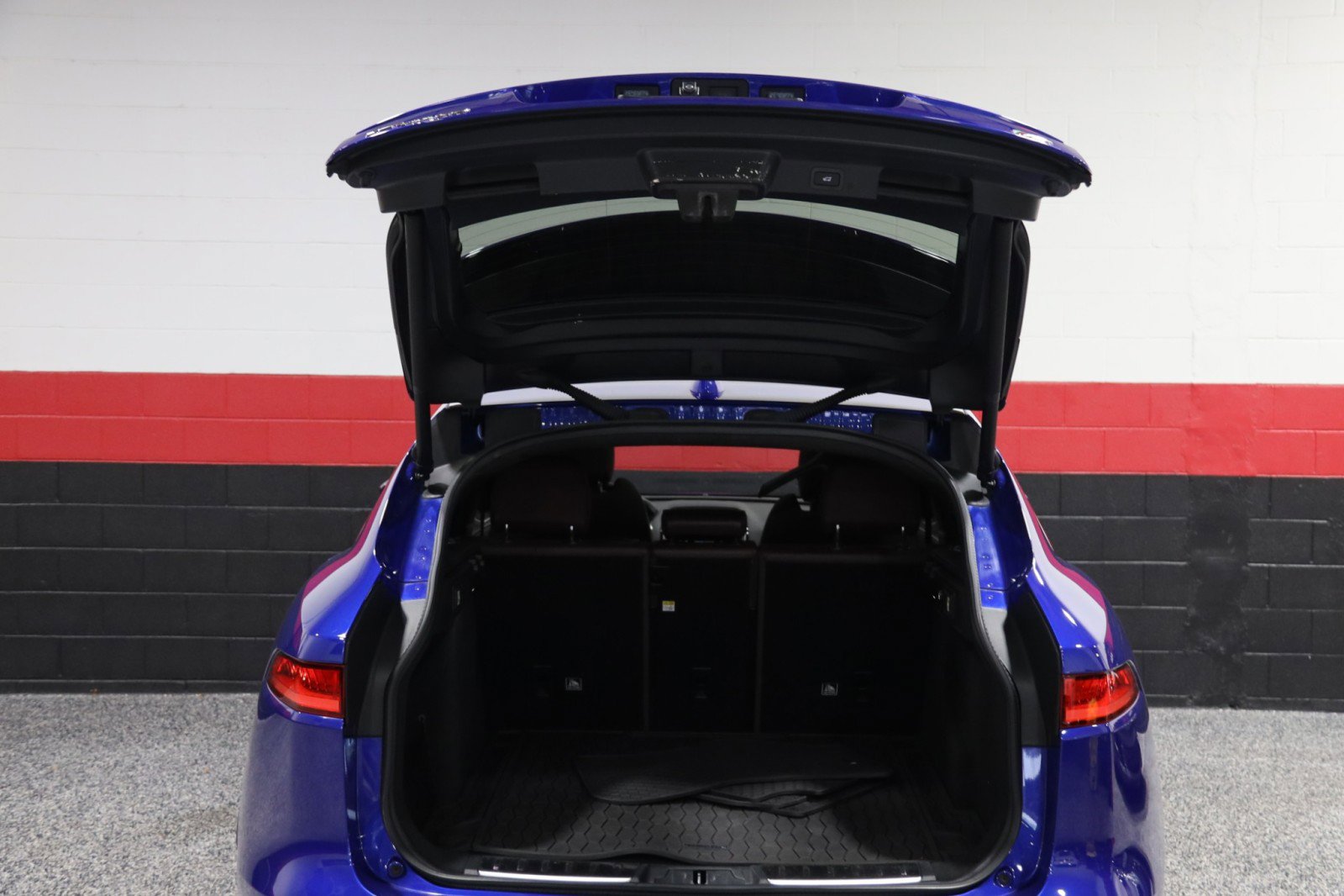 Used 2019 Jaguar F-PACE S image 31