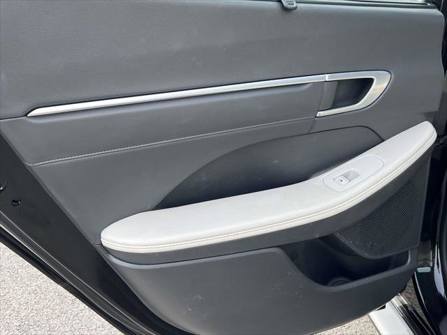Used 2022 Hyundai Sonata Limited w/ Cargo Package FWD image 11