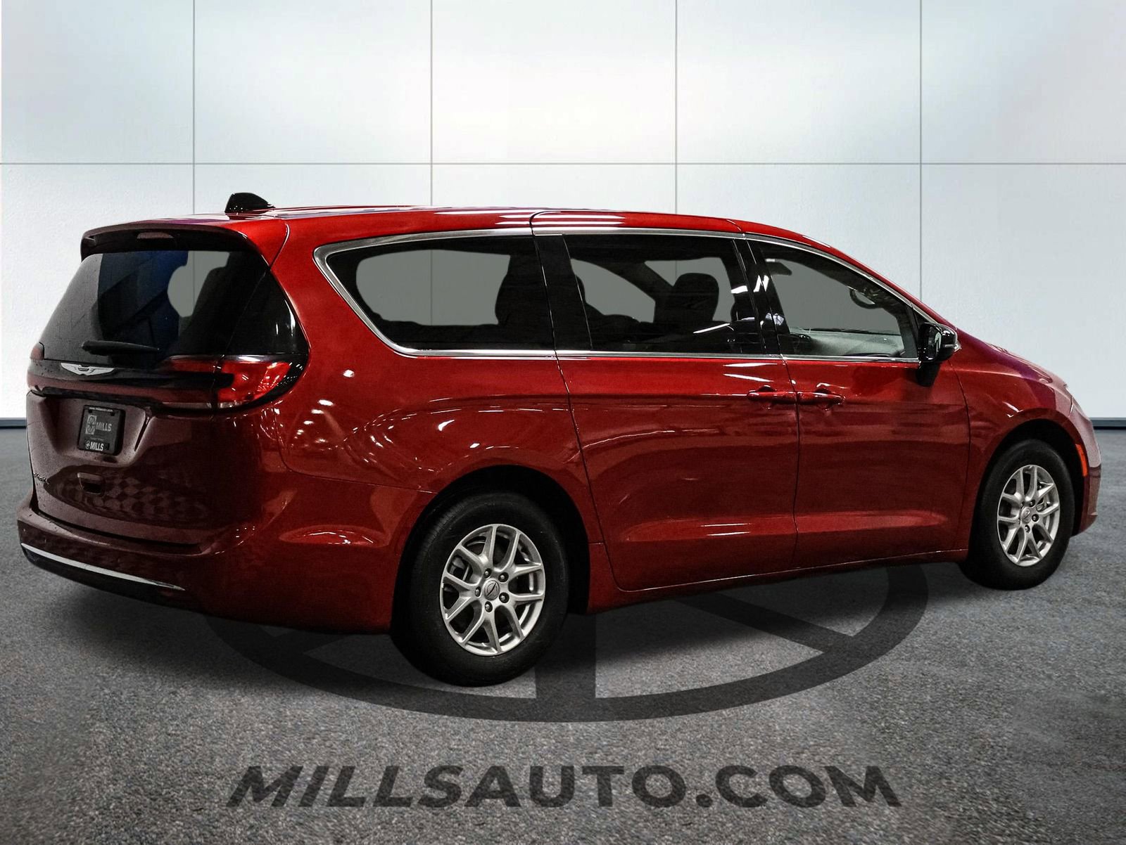 Used 2025 Chrysler Pacifica Select FWD image 8