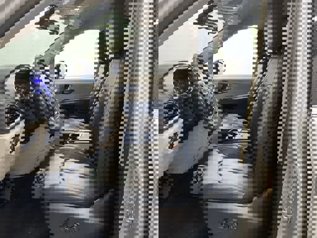 Used 2024 Chrysler Pacifica Touring-L image 12