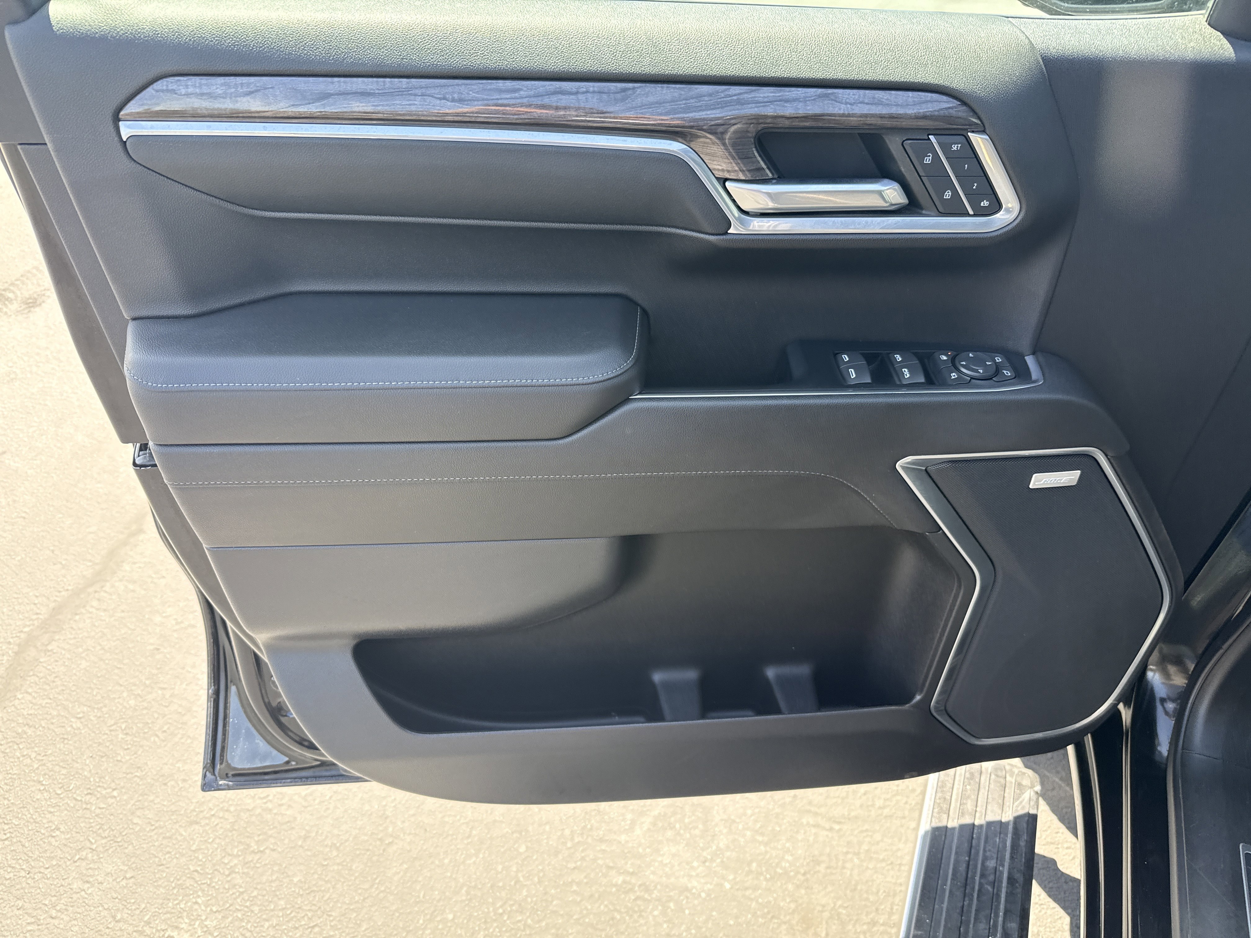Used 2022 Chevrolet Silverado 1500 LTZ w/ LTZ Premium Package AWD/4WD image 16