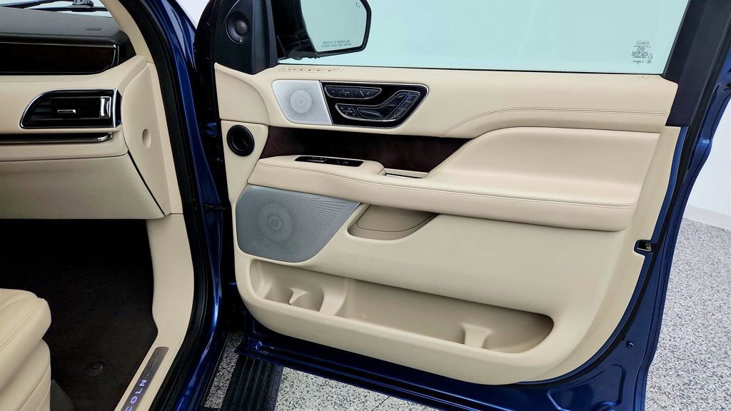 Used 2020 Lincoln Navigator Reserve w/ Luxury Package RWD image 28