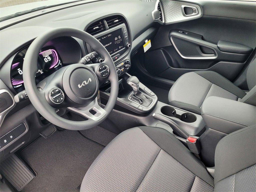 Used 2025 Kia Soul LX image 8