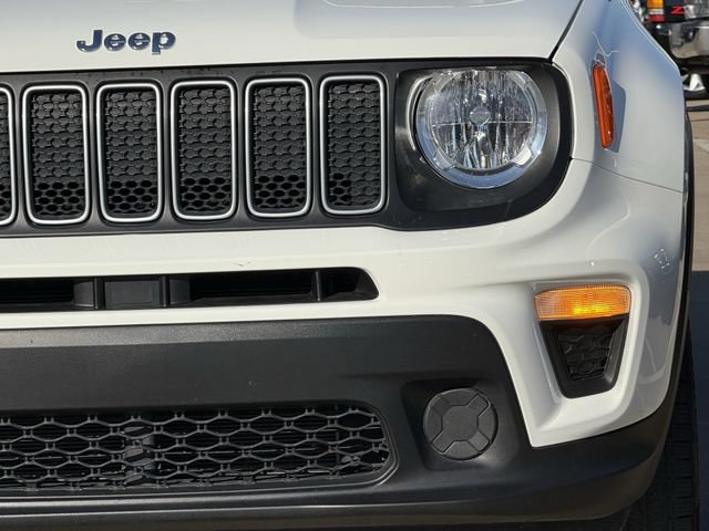 Used 2023 Jeep Renegade Latitude AWD/4WD image 8