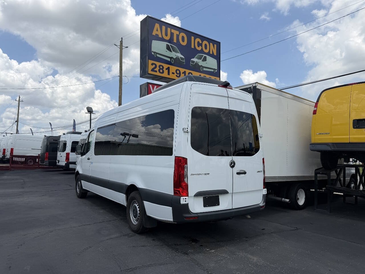 Used 2025 Mercedes-Benz Sprinter 2500 image 2