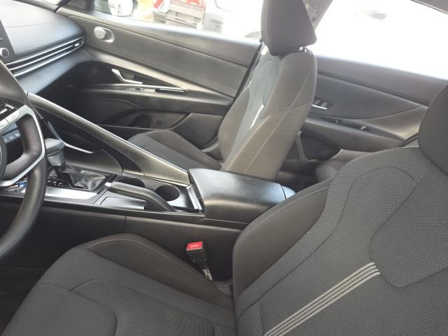 Used 2021 Hyundai Elantra SE image 7