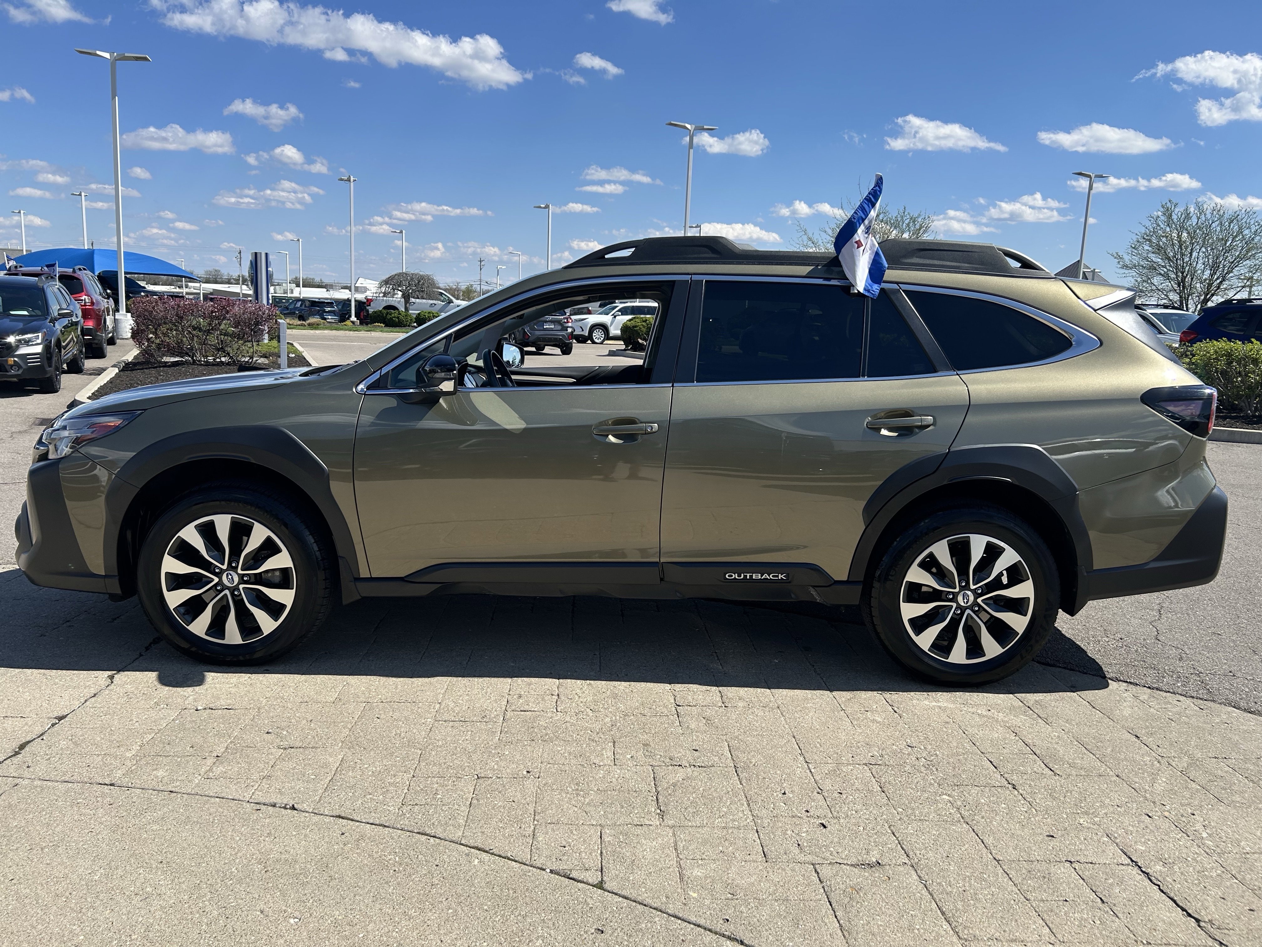 Used 2023 Subaru Outback Limited image 4