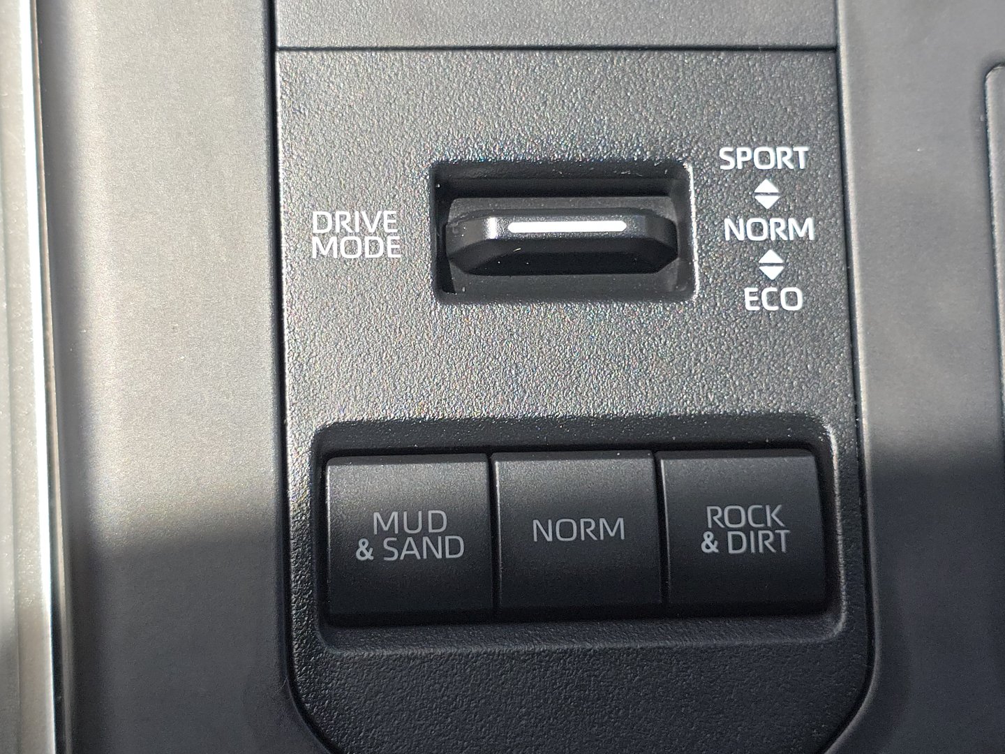 Used 2025 Toyota Highlander XLE AWD/4WD image 32