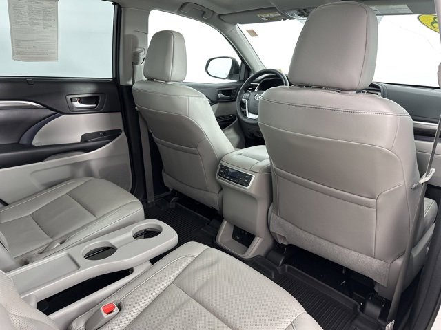 Used 2018 Toyota Highlander Limited Platinum image 28