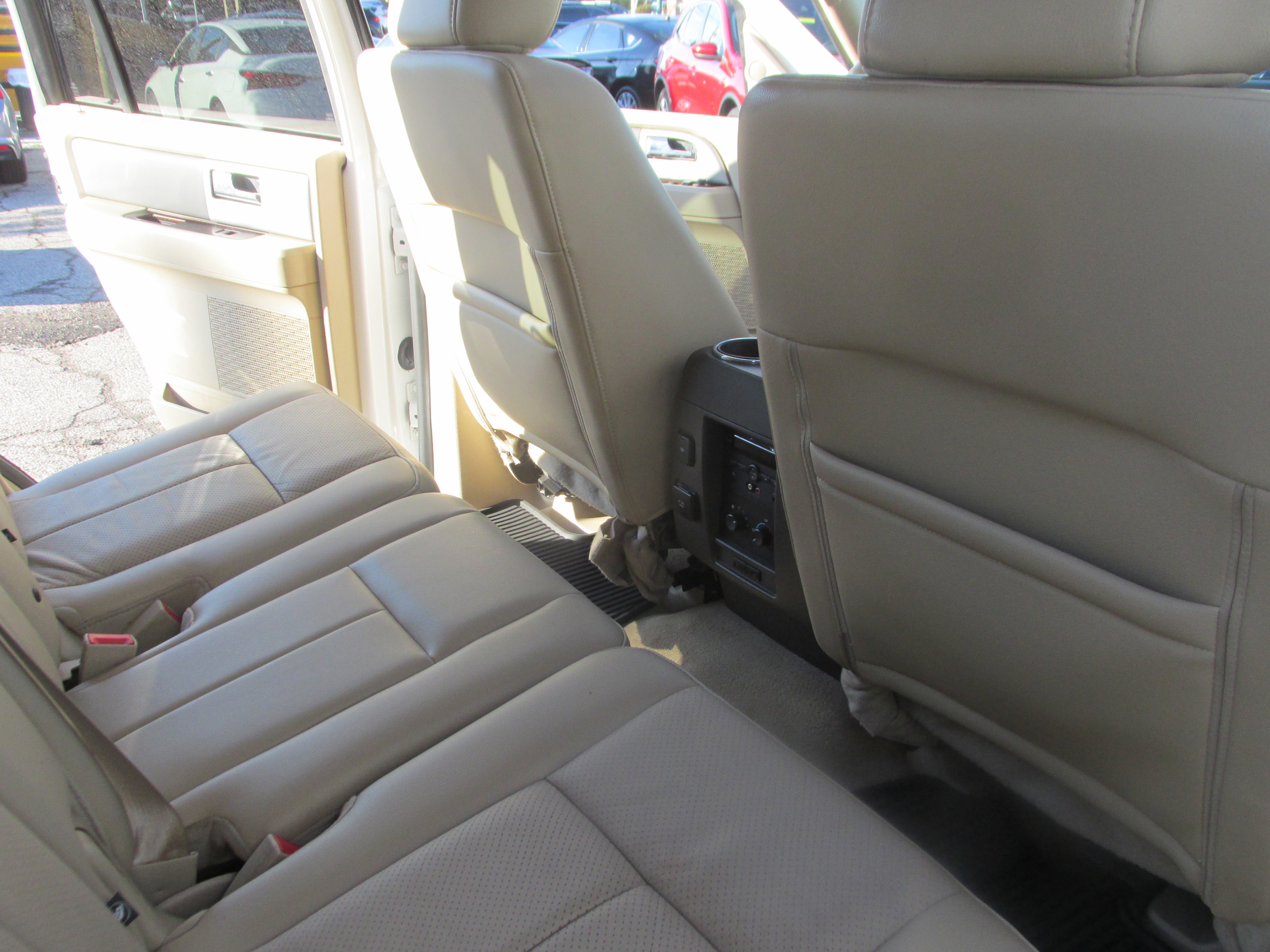 Used 2014 Ford Expedition XLT w/ Equipment Group 202A AWD/4WD image 29