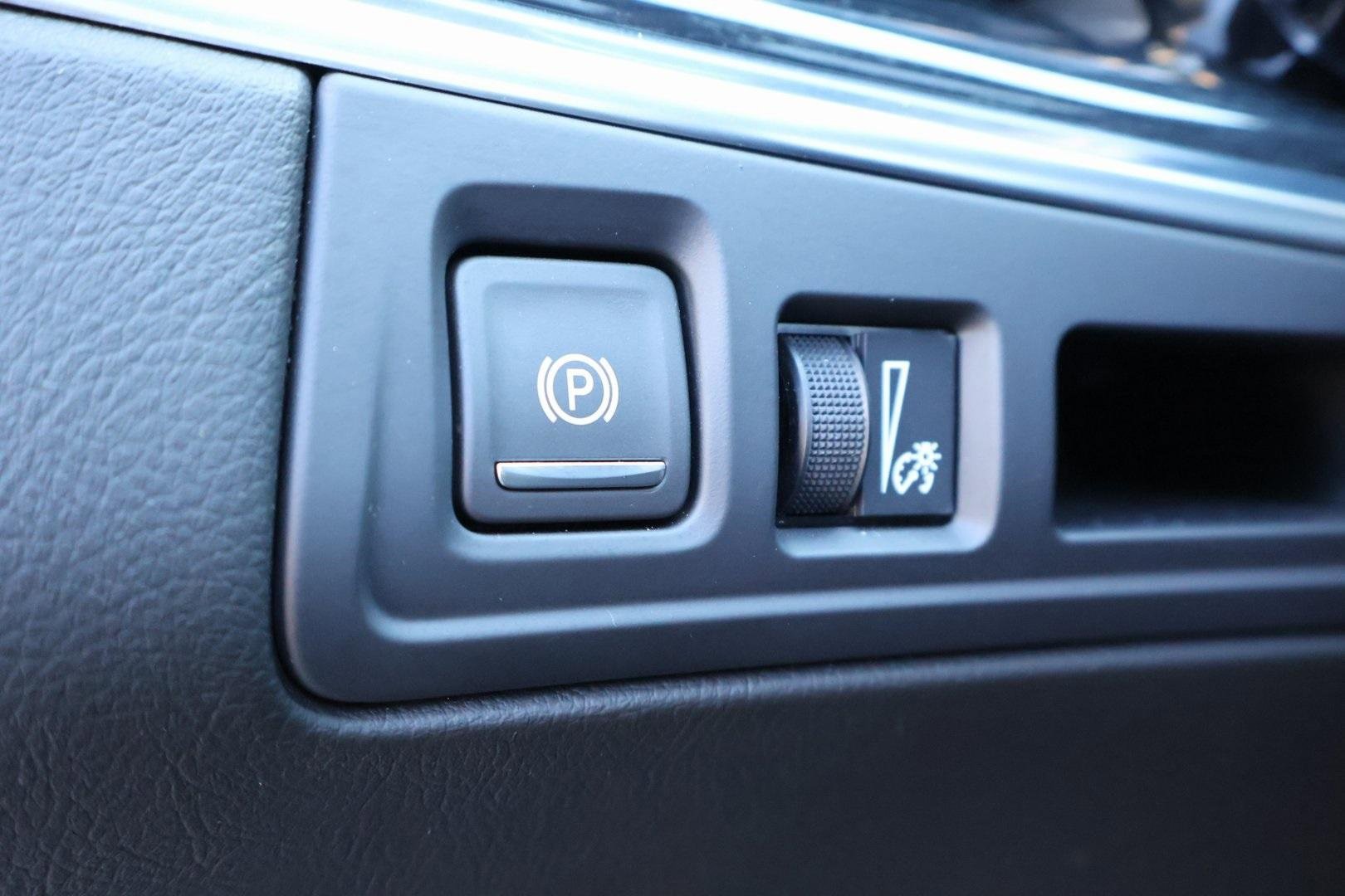 Certified 2025 Cadillac XT5 Premium Luxury image 20