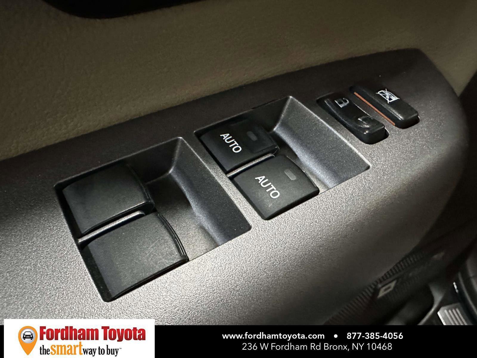Used 2011 Toyota Sequoia Limited AWD/4WD image 21