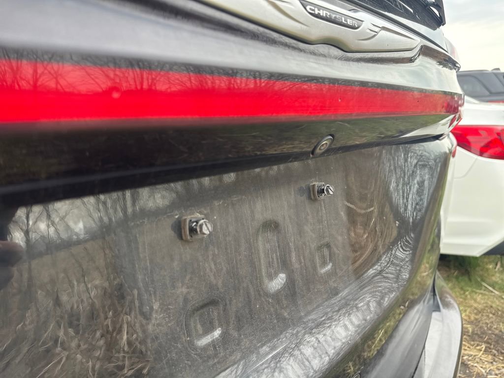 Used 2023 Chrysler Pacifica Touring-L FWD image 10