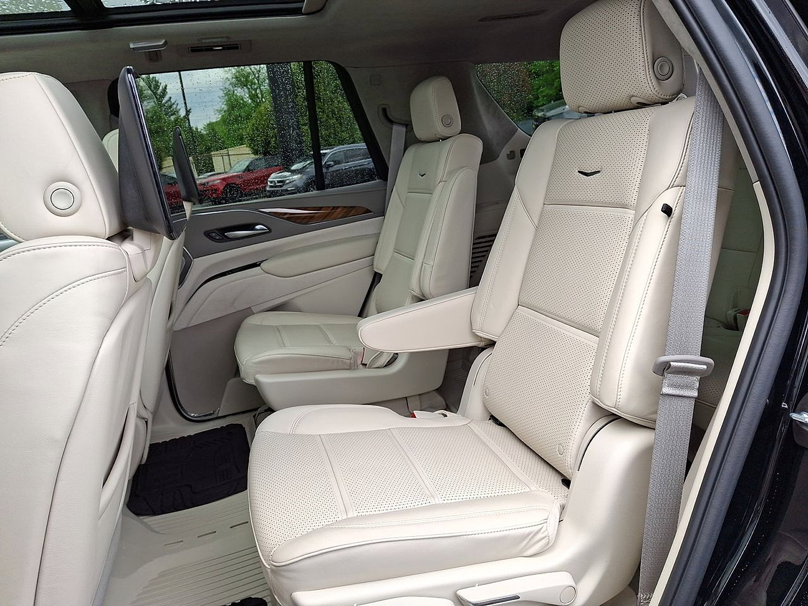 Used 2024 Cadillac Escalade Premium Luxury Platinum AWD/4WD image 28
