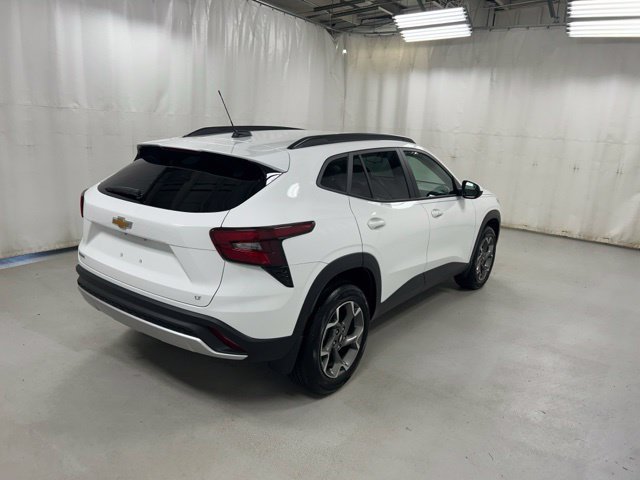 Used 2025 Chevrolet Trax LT w/ LT Convenience Package FWD image 4