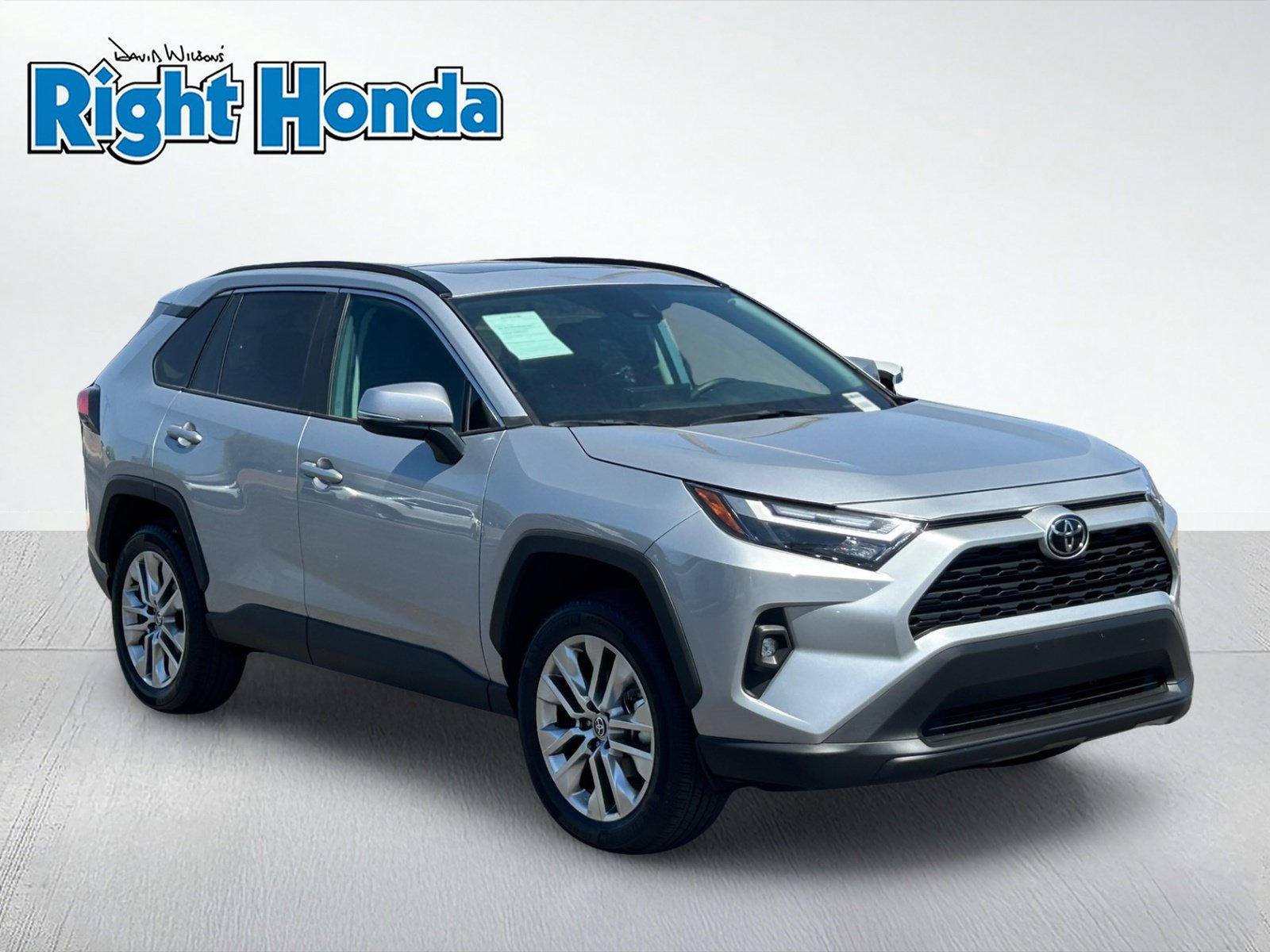 Used 2025 Toyota RAV4 XLE Premium AWD/4WD image 8
