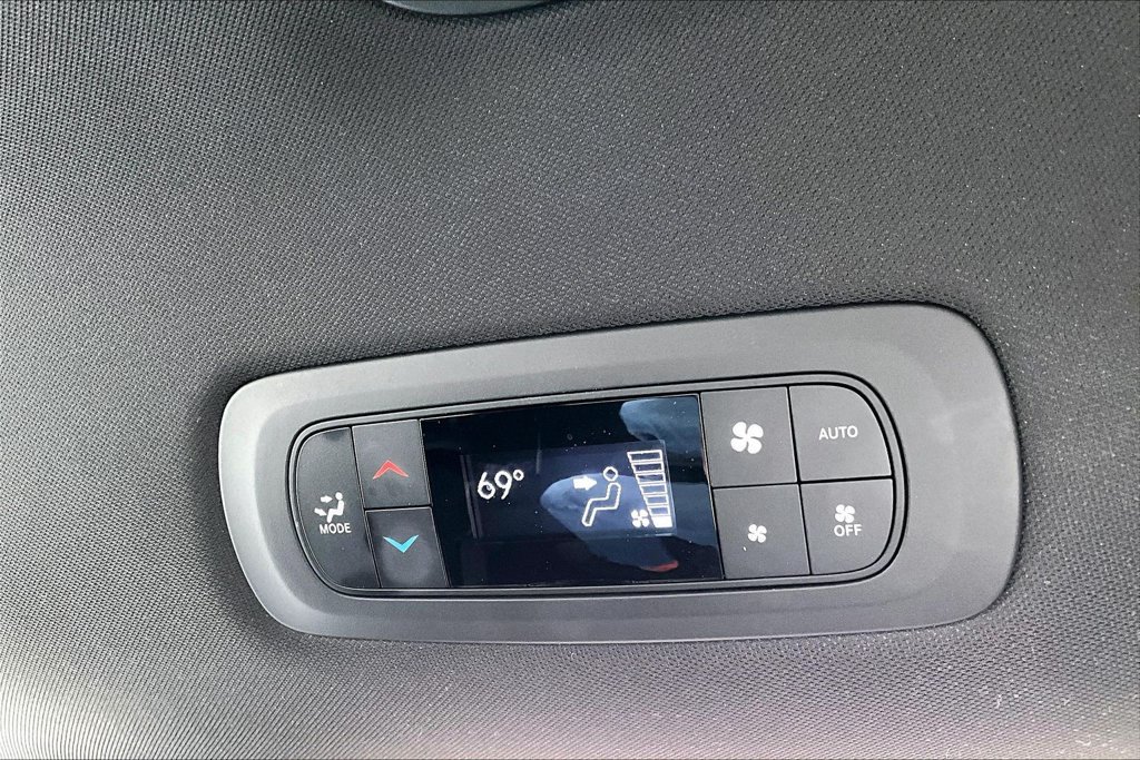Certified 2026 Chrysler Pacifica Select FWD image 20
