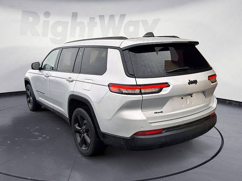Used 2023 Jeep Grand Cherokee L Laredo image 3