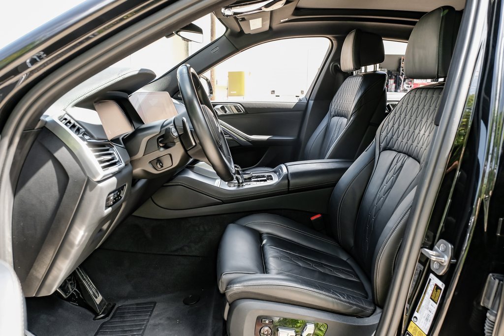 Used 2023 BMW X6 xDrive40i w/ M Sport Package image 3