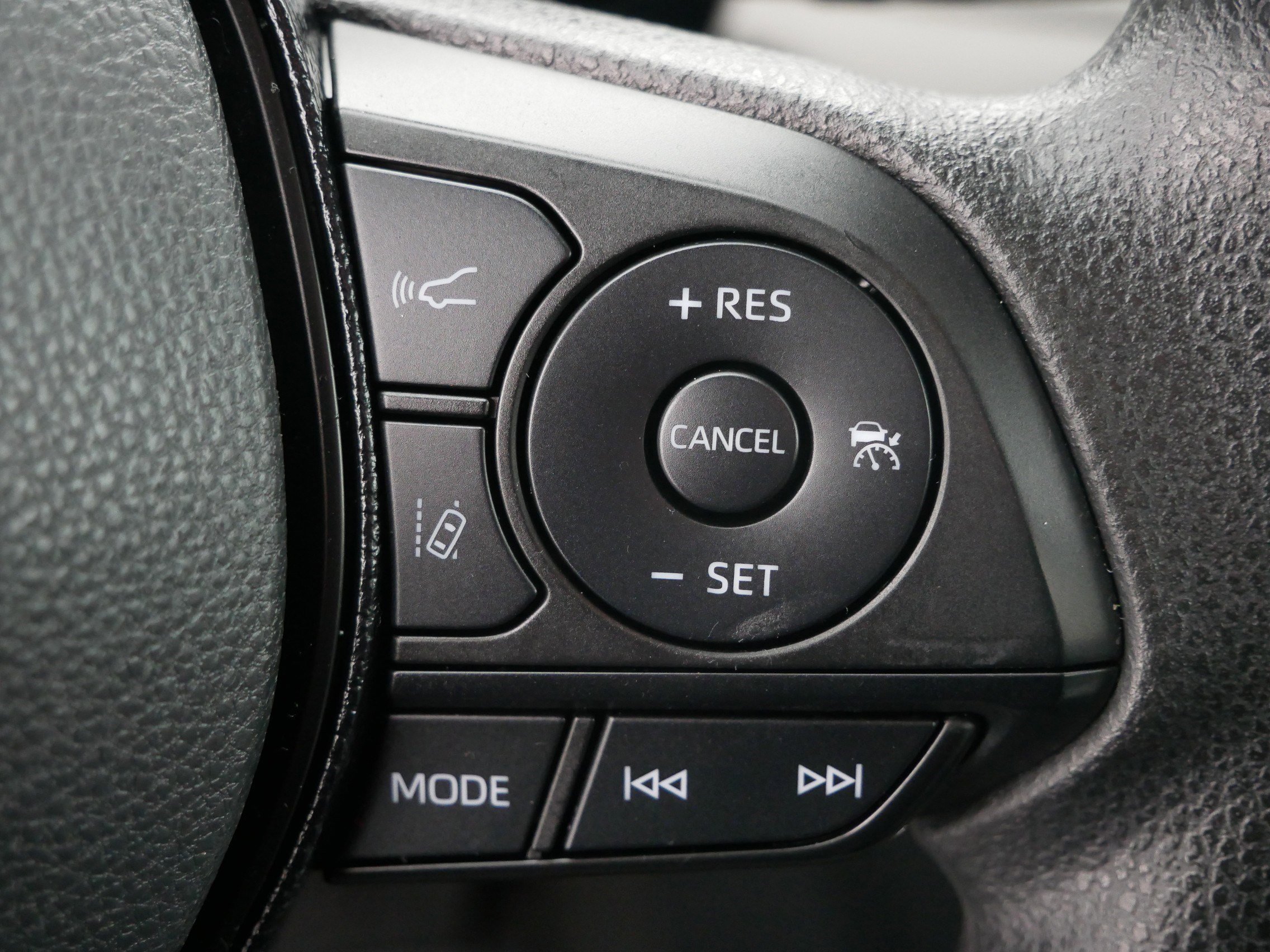 Used 2020 Toyota RAV4 XLE image 28