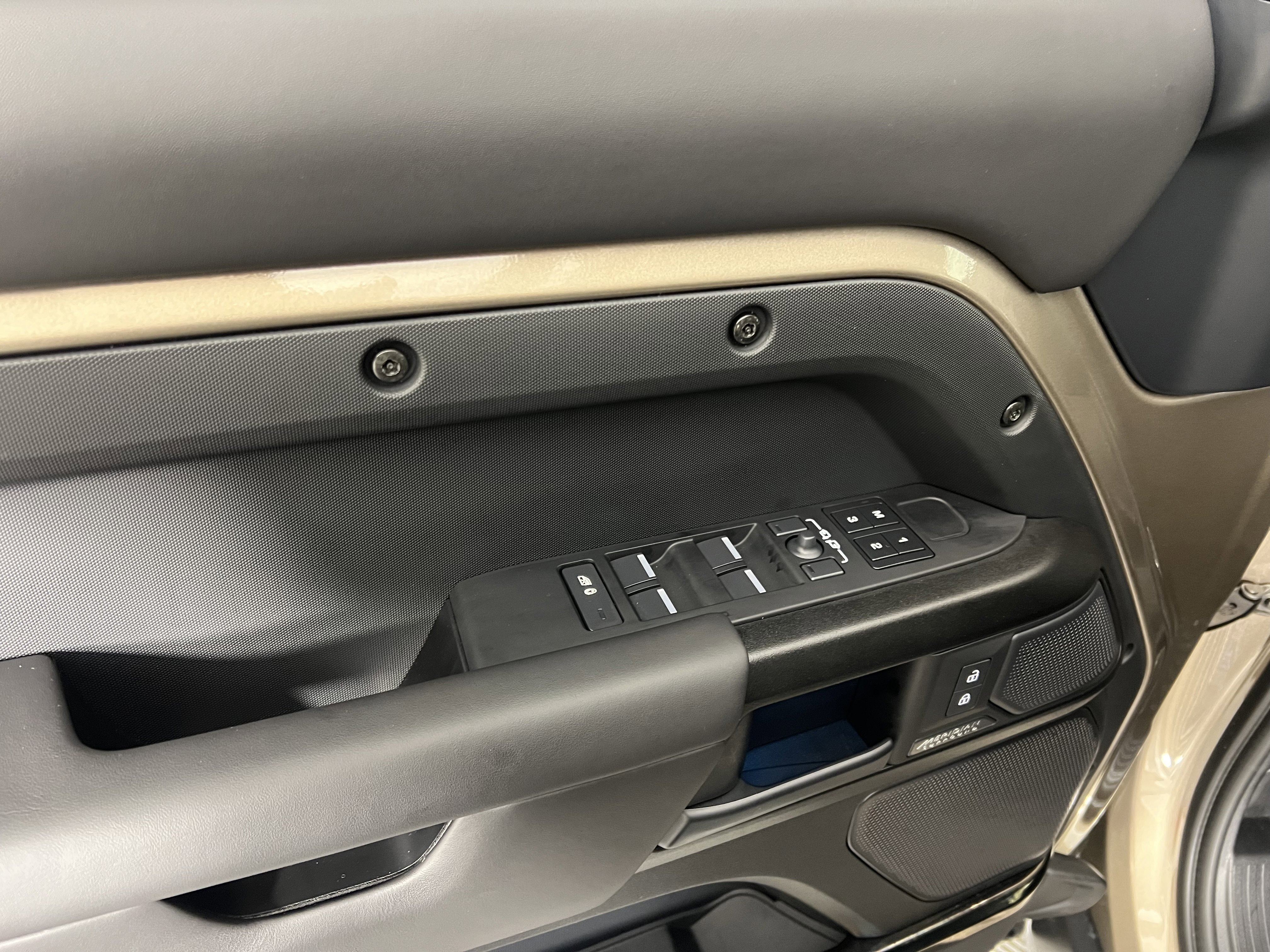 Used 2026 Land Rover Defender 110 OCTA image 17