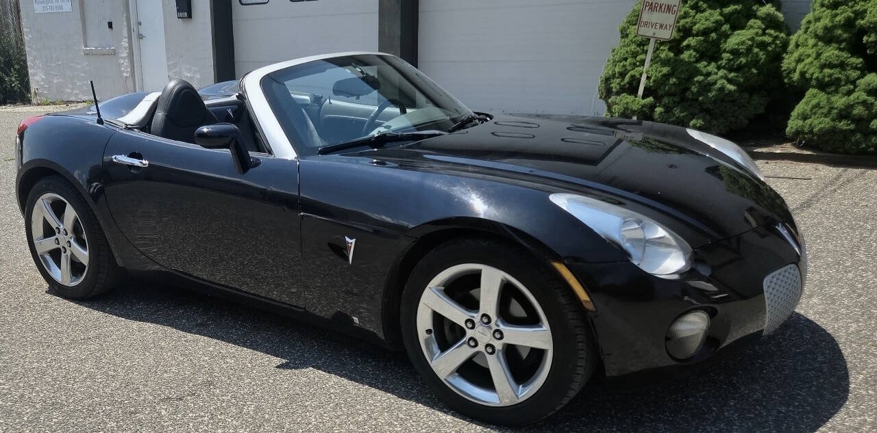 Used 2006 Pontiac Solstice Convertible w/ Premium Package RWD image 3