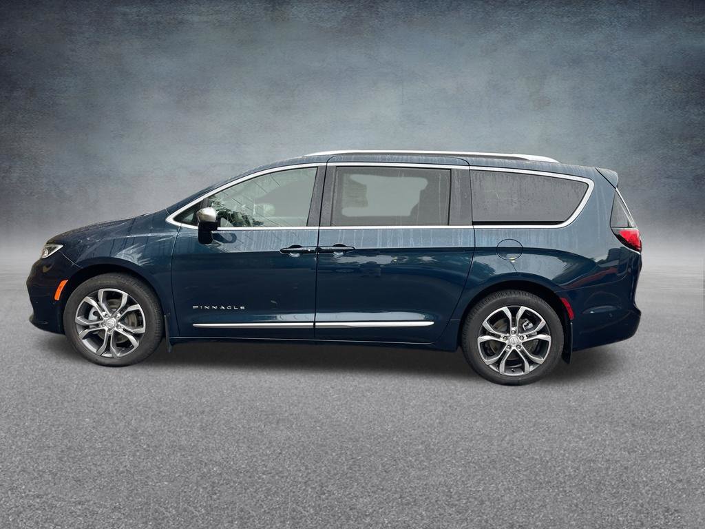 Used 2025 Chrysler Pacifica Pinnacle AWD/4WD image 5