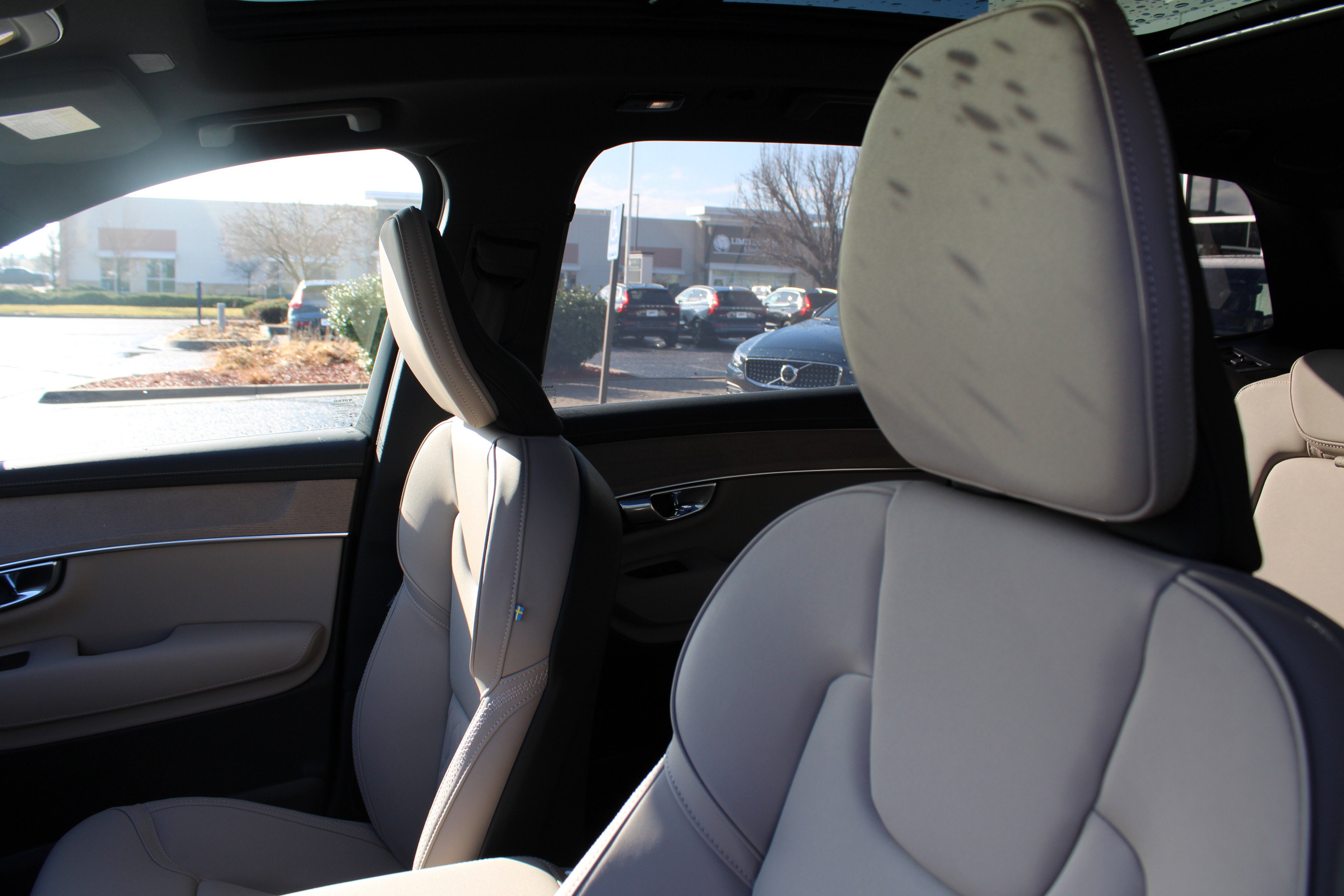 New 2026 Volvo XC90 T8 Plus w/ Protection Package Premier AWD/4WD image 11