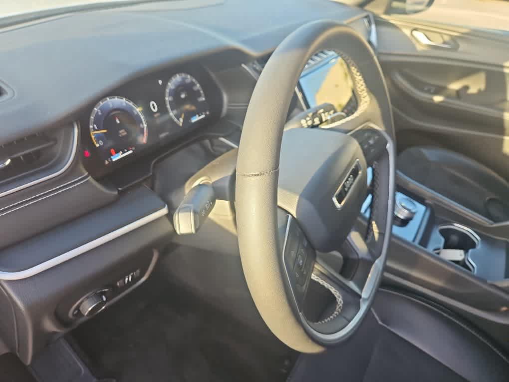 Used 2023 Jeep Grand Cherokee Altitude AWD/4WD image 9