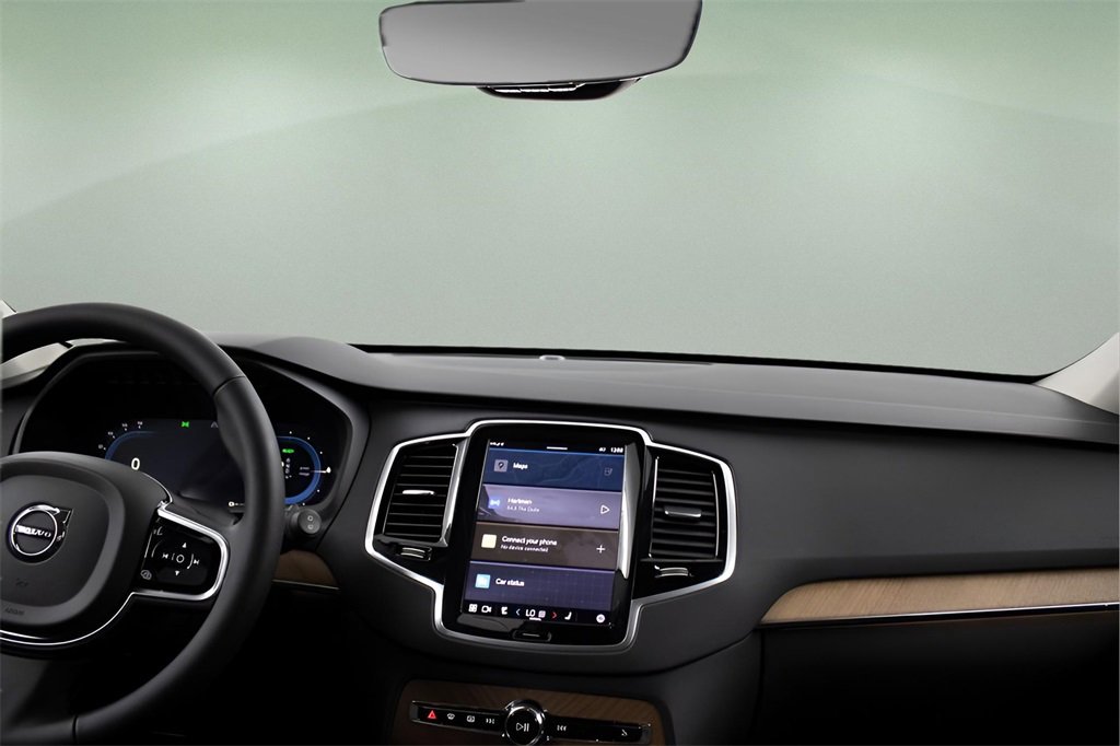 Certified 2025 Volvo XC90 T8 Plus w/ Protection Package Premier image 34