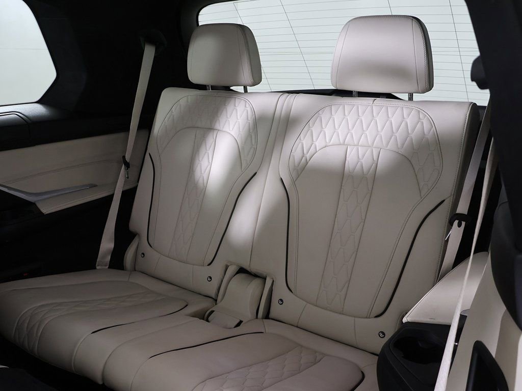 Used 2024 BMW X7 xDrive40i w/ Executive Package image 39