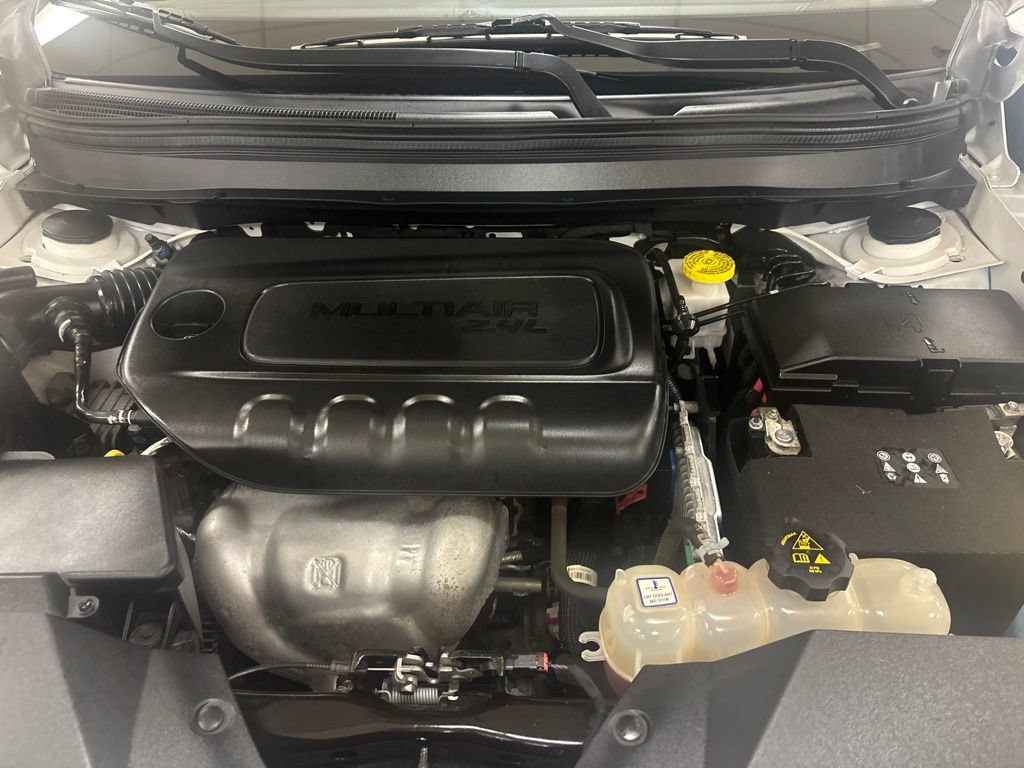Used 2020 Jeep Cherokee Latitude Plus w/ Cold Weather Group AWD/4WD image 34
