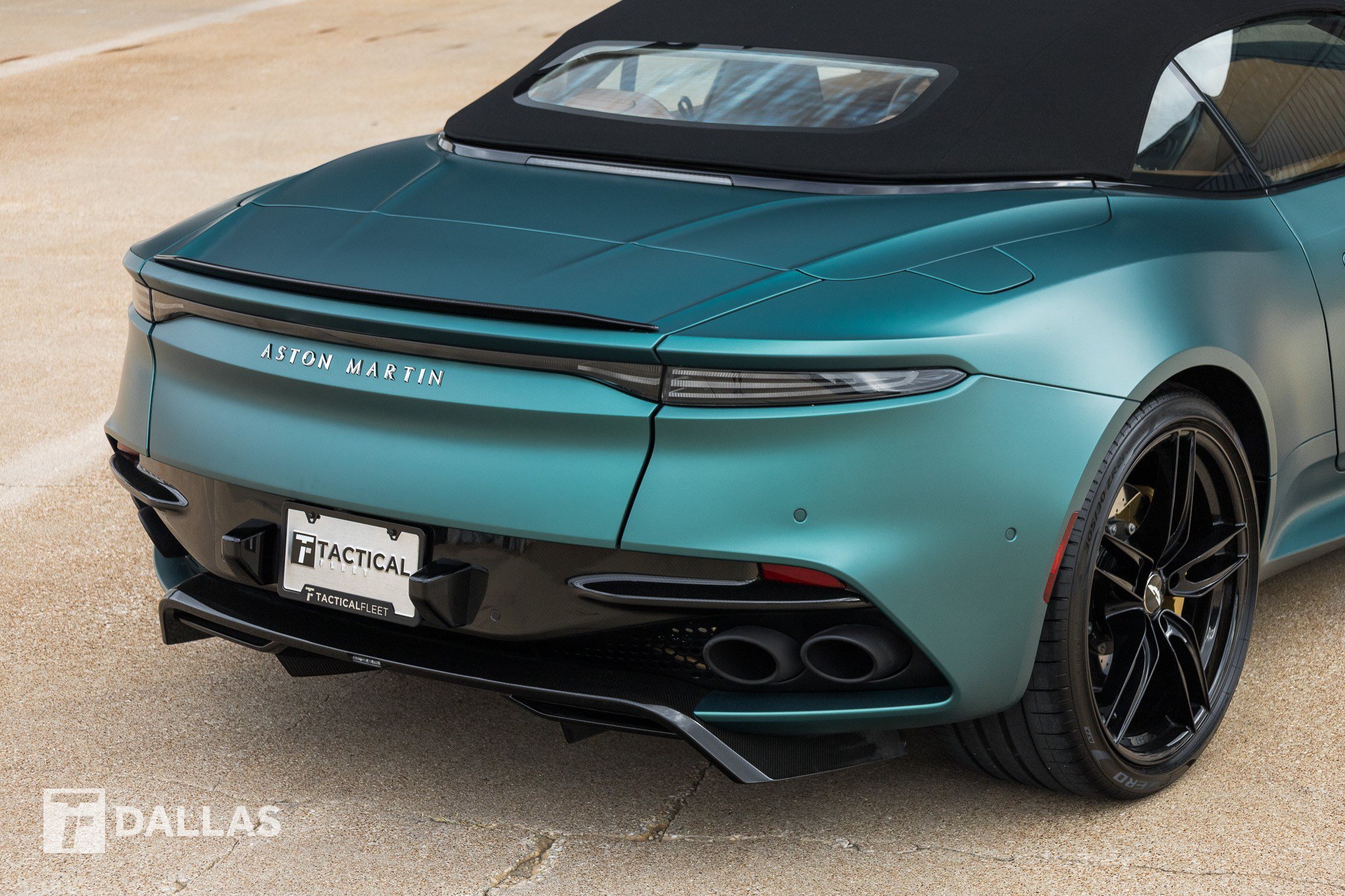 Used 2023 Aston Martin DBS Superleggera Volante RWD image 16