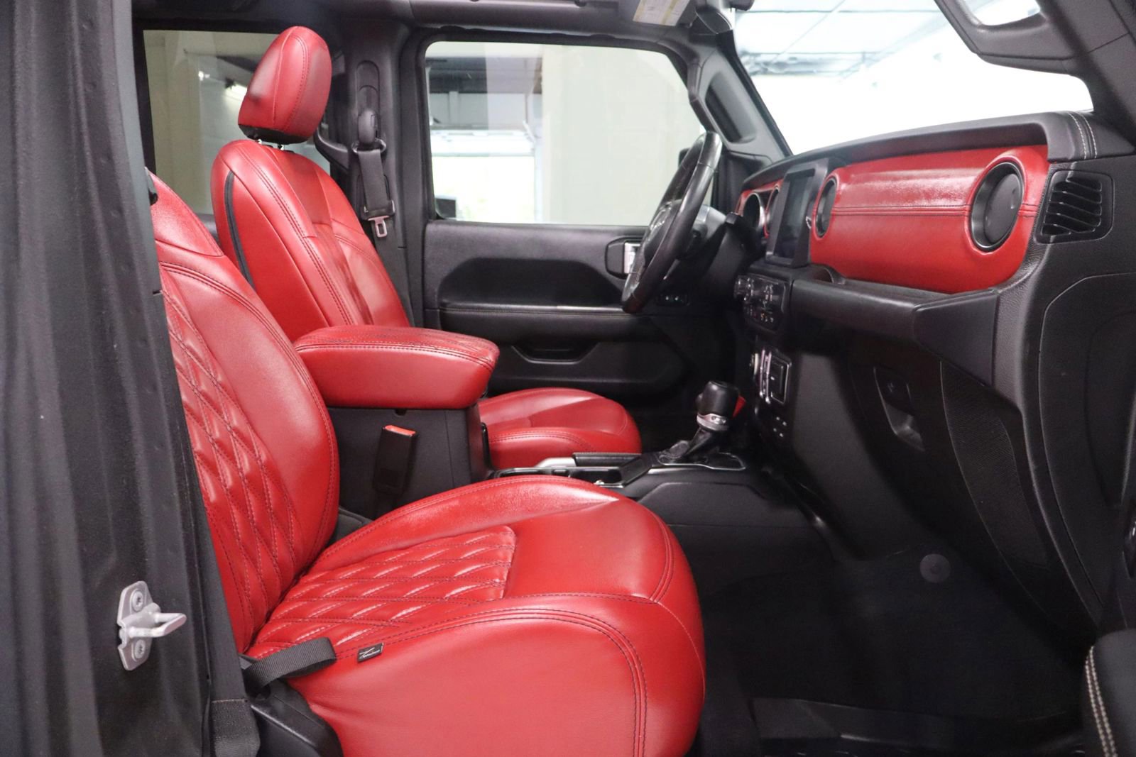 Used 2019 Jeep Wrangler Unlimited Sahara w/ Quick Order Package 24M Moab AWD/4WD image 34