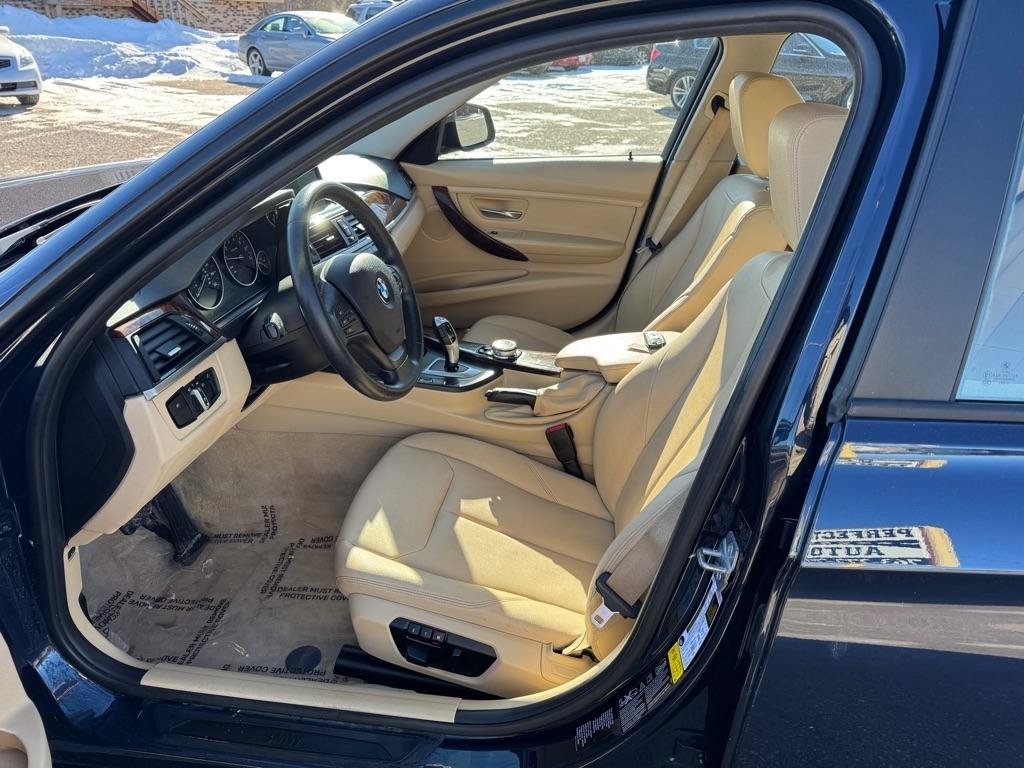 Used 2014 BMW 320i xDrive Sedan AWD/4WD image 16