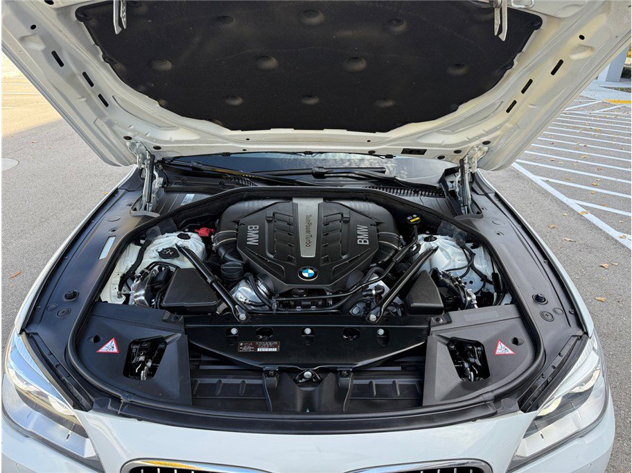 Used 2015 BMW 750Li RWD image 50