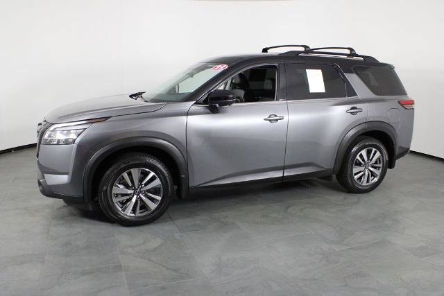 Certified 2023 Nissan Pathfinder SL w/ Black Appearance Package FWD image 14