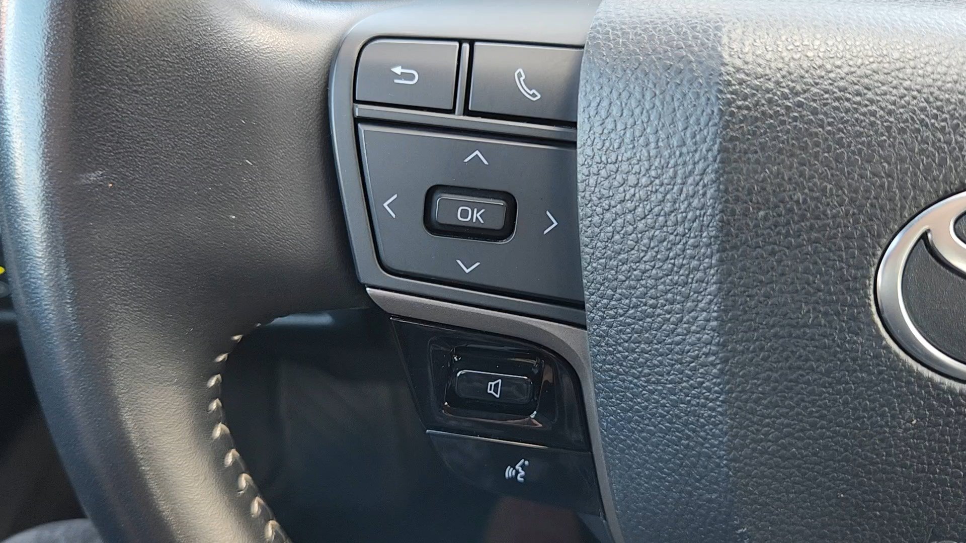 Certified 2025 Toyota Camry SE FWD image 11