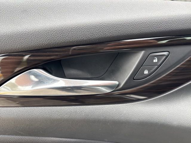 Used 2020 Buick Regal Avenir w/ Driver Confidence Package II FWD image 18