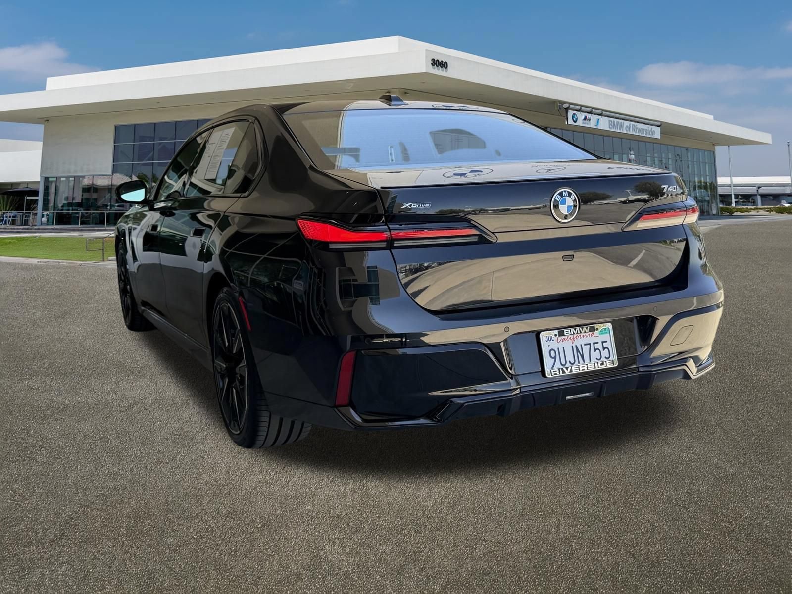 Used 2025 BMW 740i xDrive w/ Premium Package AWD/4WD image 8
