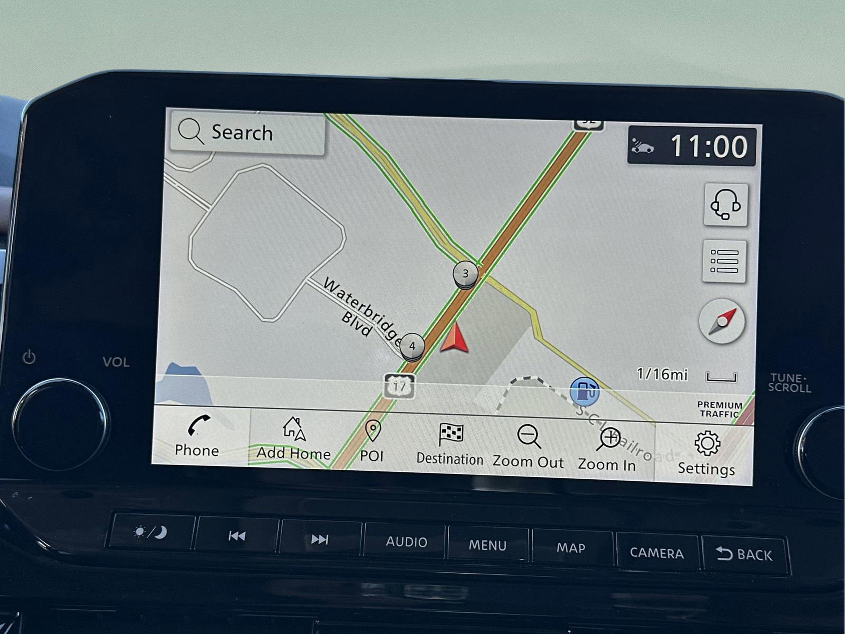 Used 2024 Nissan Pathfinder Platinum image 12